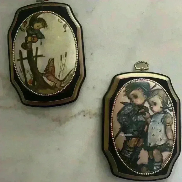 Set of 2 vintage 1970’s Hummel wooden  wall plaques. - Picture 8 of 8